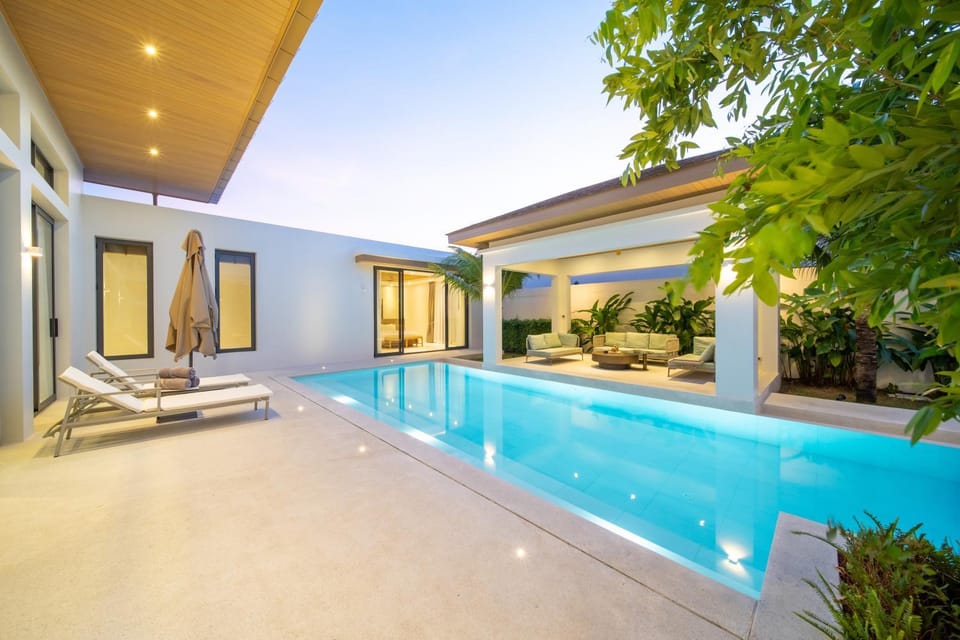 Day, Pool view, Swimming pool, sunbed