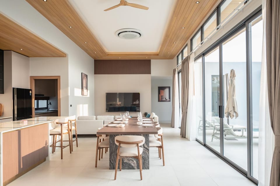 Living room, Dining area