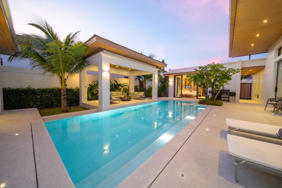 Property building, Pool view, Swimming pool, sunbed