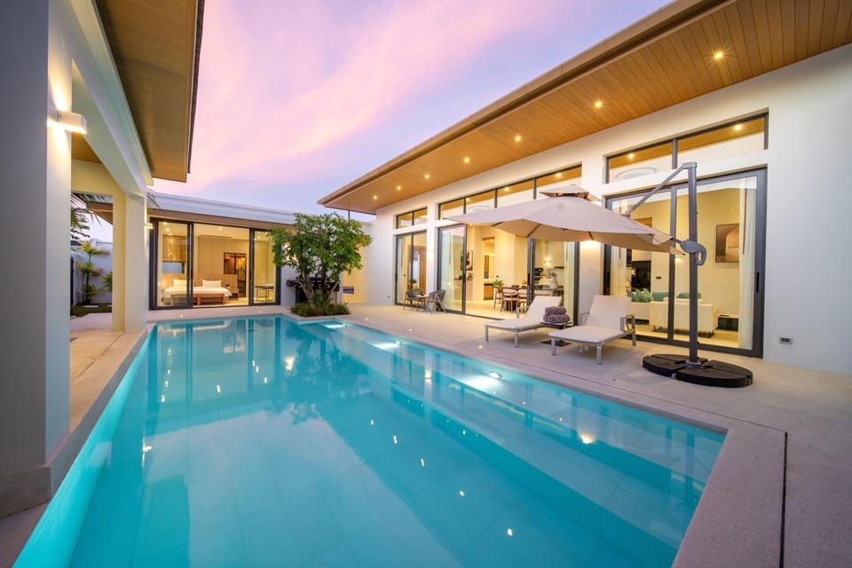 Pool view, Swimming pool, sunbed