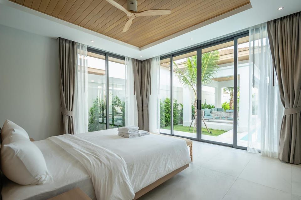 Bedroom, Pool view
