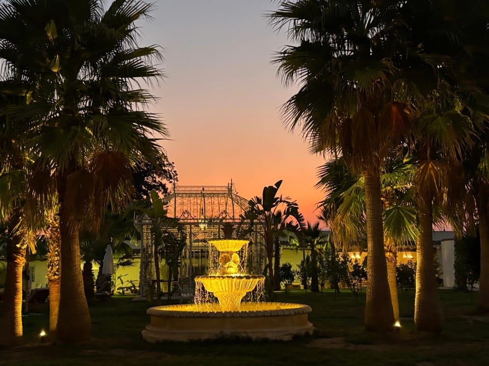 Nearby landmark, Natural landscape, Garden view