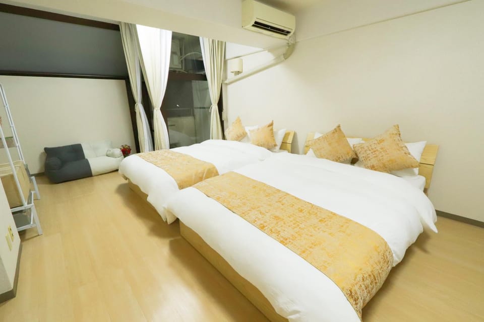 Bed, Photo of the whole room, Bedroom, air conditioner