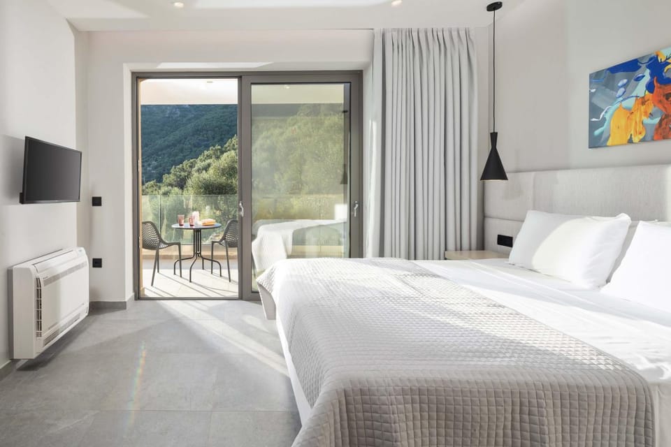 Bed, TV and multimedia, Photo of the whole room, Bedroom, Mountain view