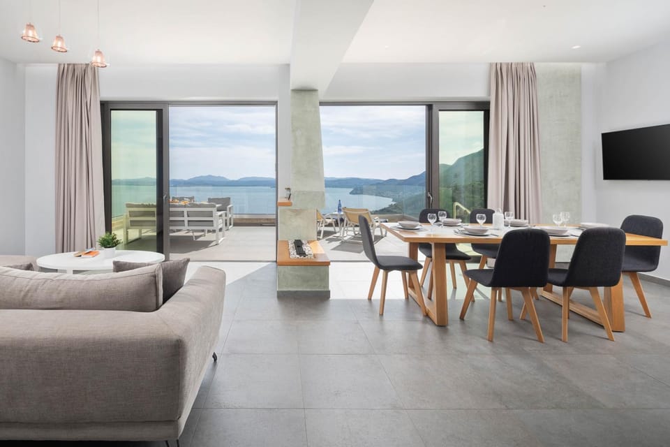 TV and multimedia, Living room, Seating area, Dining area, Sea view
