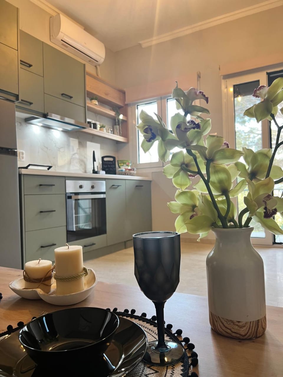 Kitchen or kitchenette, Dining area, oven, stove