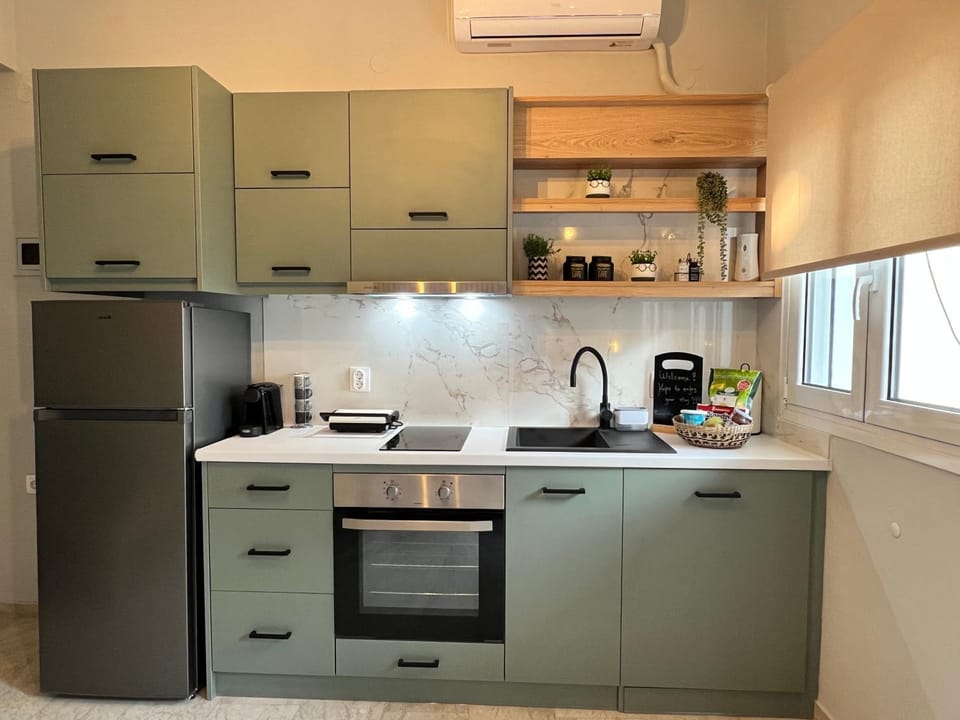 Kitchen or kitchenette, kitchen