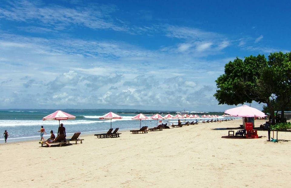 Cozy room Kuta - 1 minutes to the beach by Micky Studio2 Bed and Breakfast in Kuta