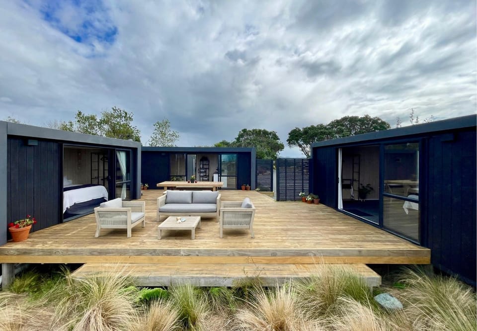 Property building, Patio, Balcony/Terrace