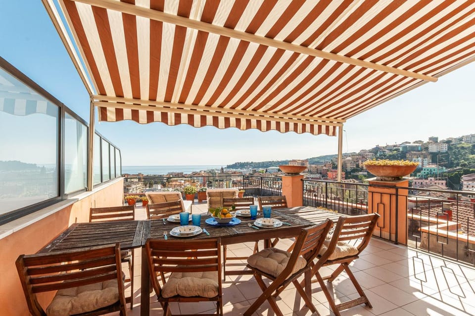 Patio, Natural landscape, View (from property/room), Balcony/Terrace, Dining area, City view