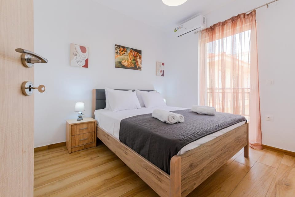 Bed, Photo of the whole room, Bedroom, towels, air conditioner