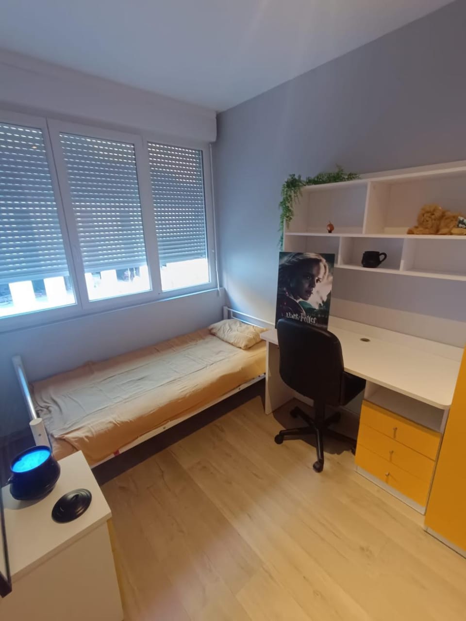 Photo of the whole room, Seating area, Bedroom
