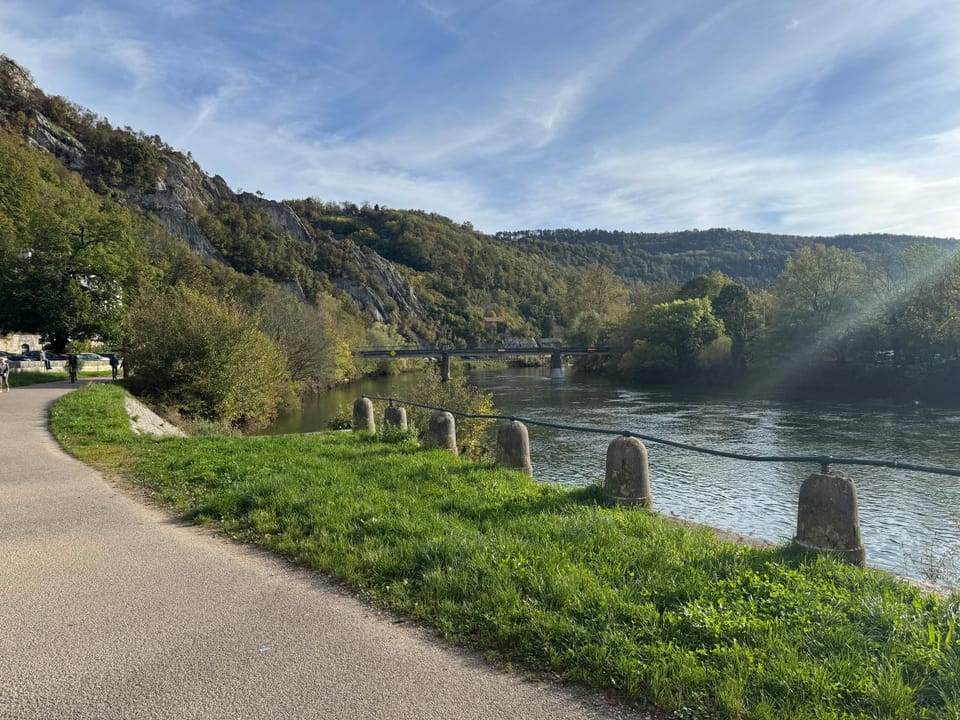 Nearby landmark, Day, Neighbourhood, Natural landscape, Mountain view, River view