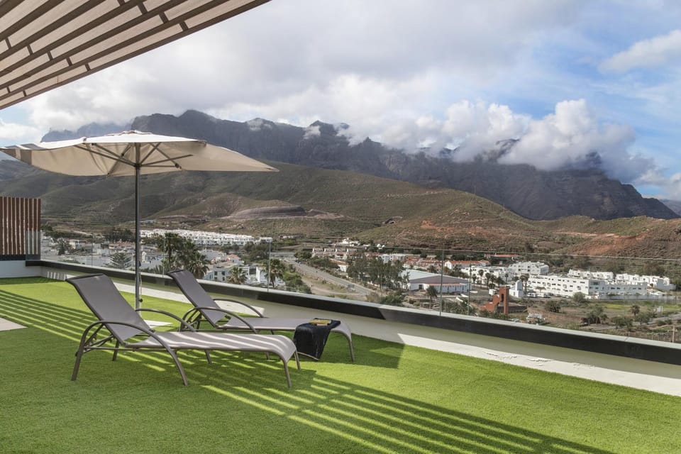 Property building, Balcony/Terrace, Living room