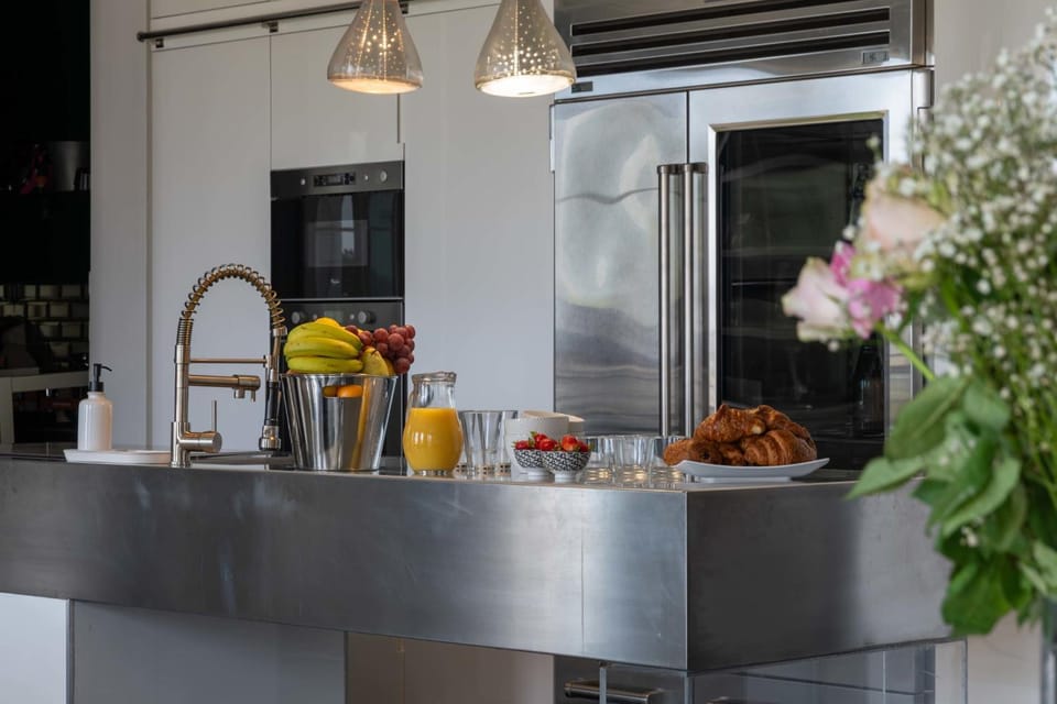 Kitchen or kitchenette, Food and drinks