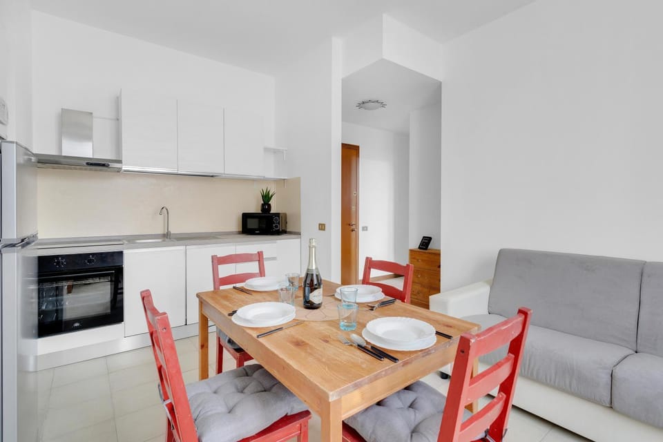 Kitchen or kitchenette, Living room, Seating area, Dining area, stove