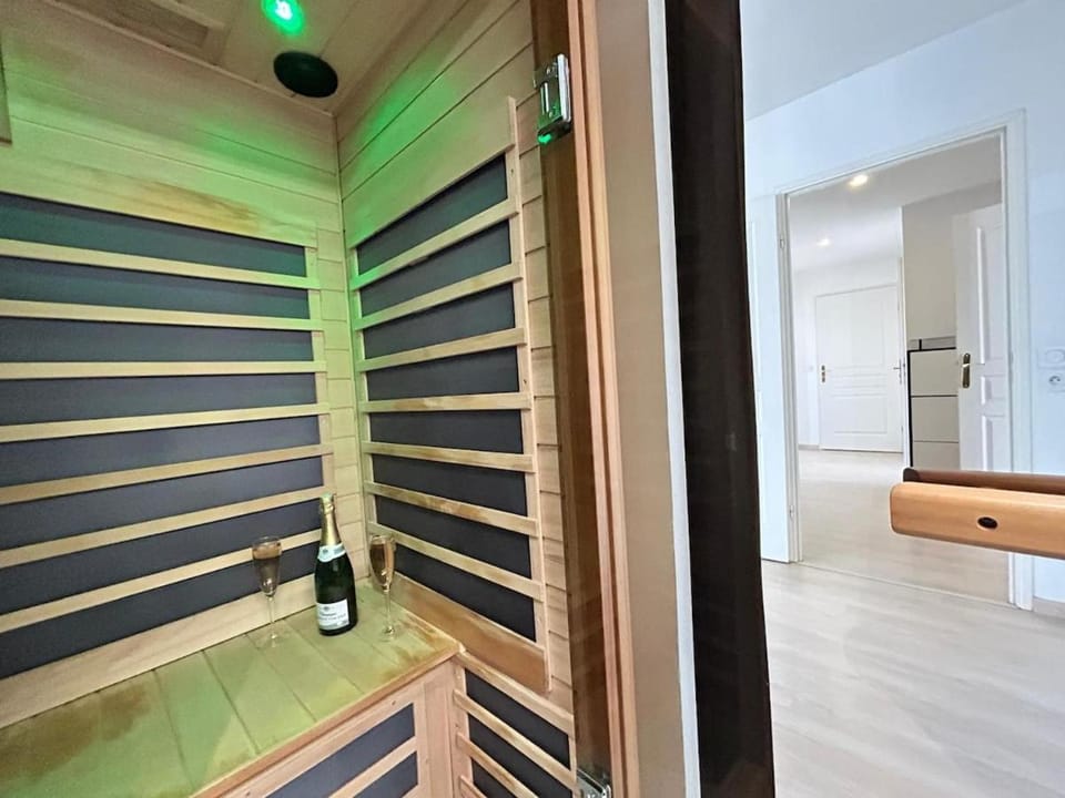 Rooftop 6 pers, 2 Sdb avec terrasse Apartment in Reims