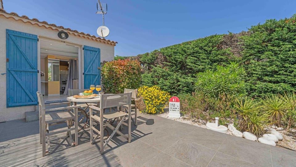 Property building, Patio, Spring, Day, Natural landscape, View (from property/room), Balcony/Terrace, Balcony/Terrace, Dining area