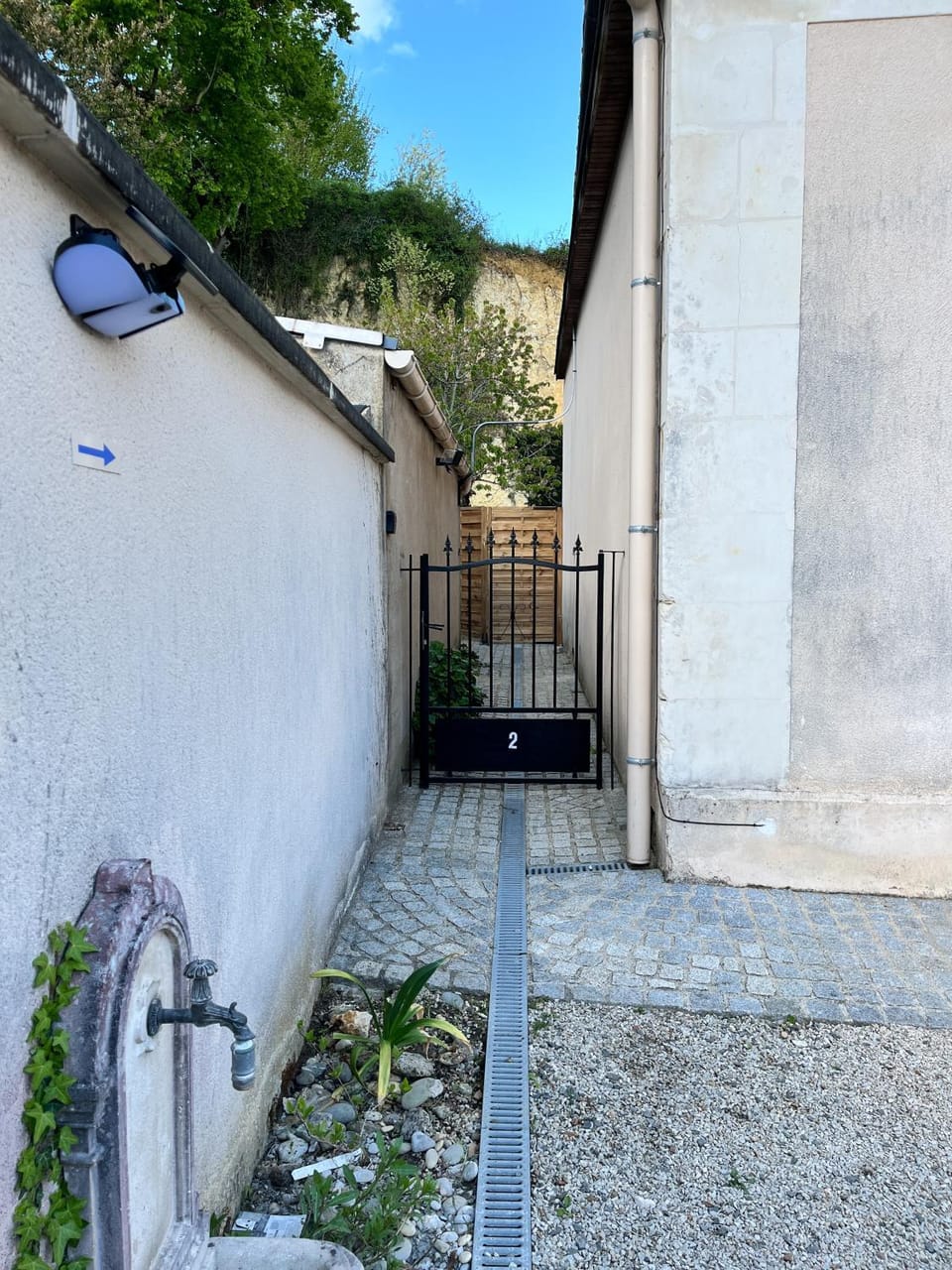 Facade/entrance