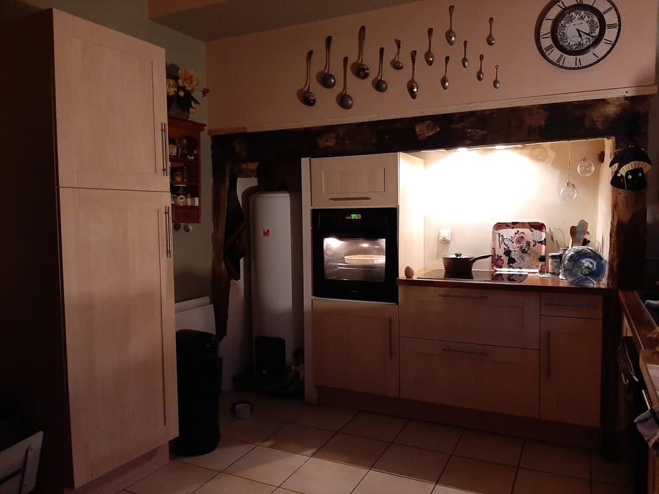 Coffee/tea facilities, Kitchen or kitchenette, dishwasher, oven