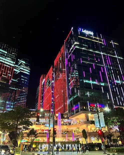 Spacious Modern Suites with Amazing City View Hotel in Makati