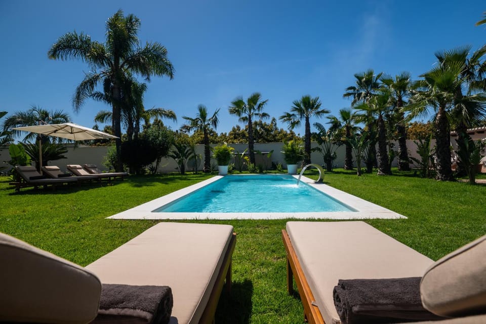 Garden view, Swimming pool, sunbed