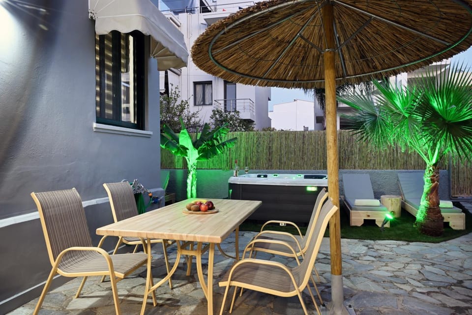 Garden, Seating area, Dining area