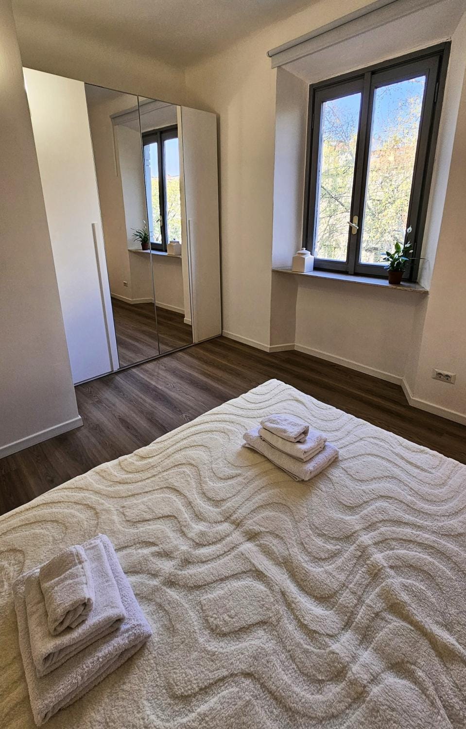 Bed, Bedroom, towels, wardrobe