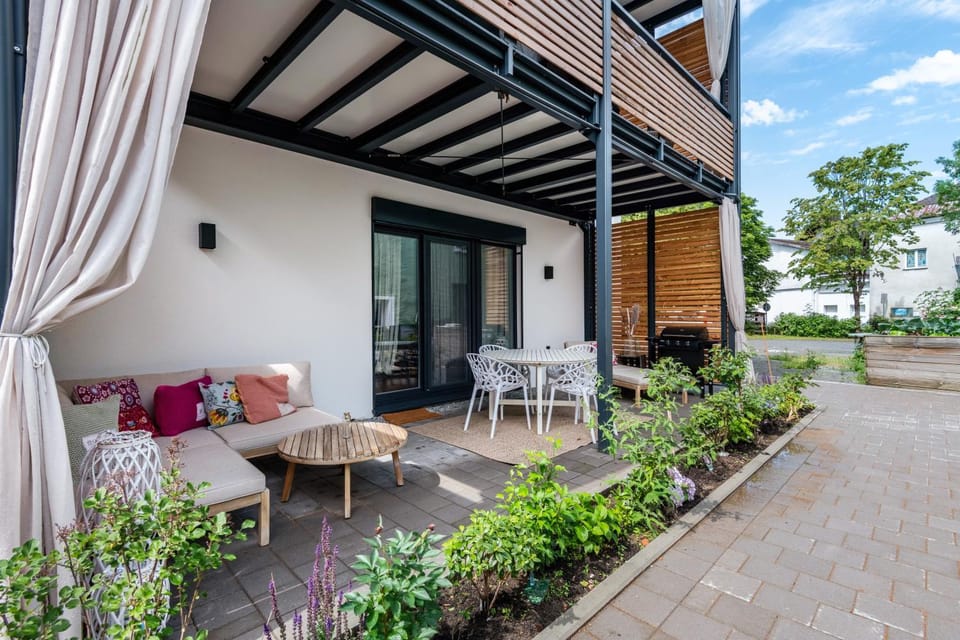 Property building, Balcony/Terrace, Living room