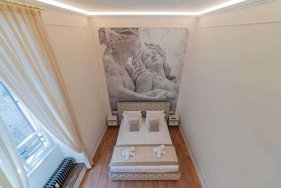 Bedroom, towels