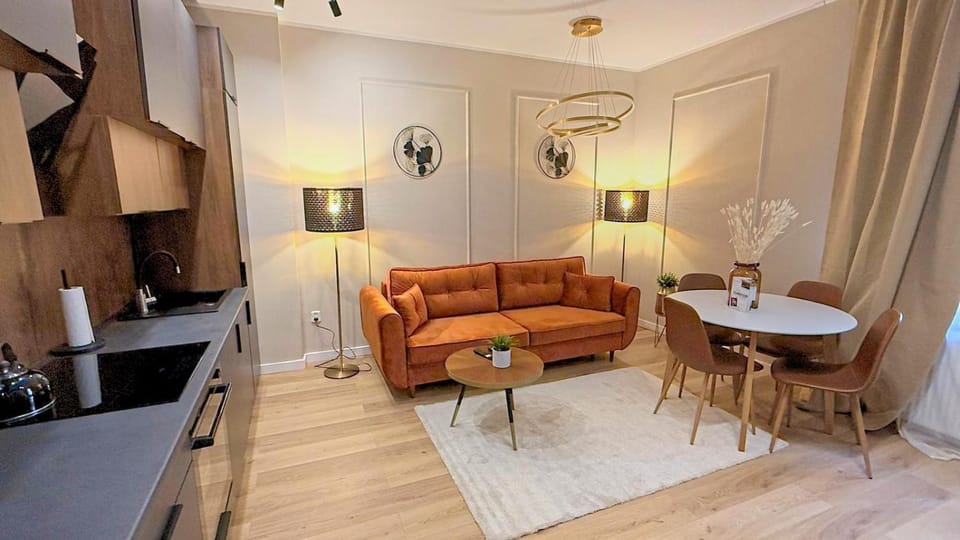 Kitchen or kitchenette, Living room, Seating area, Dining area