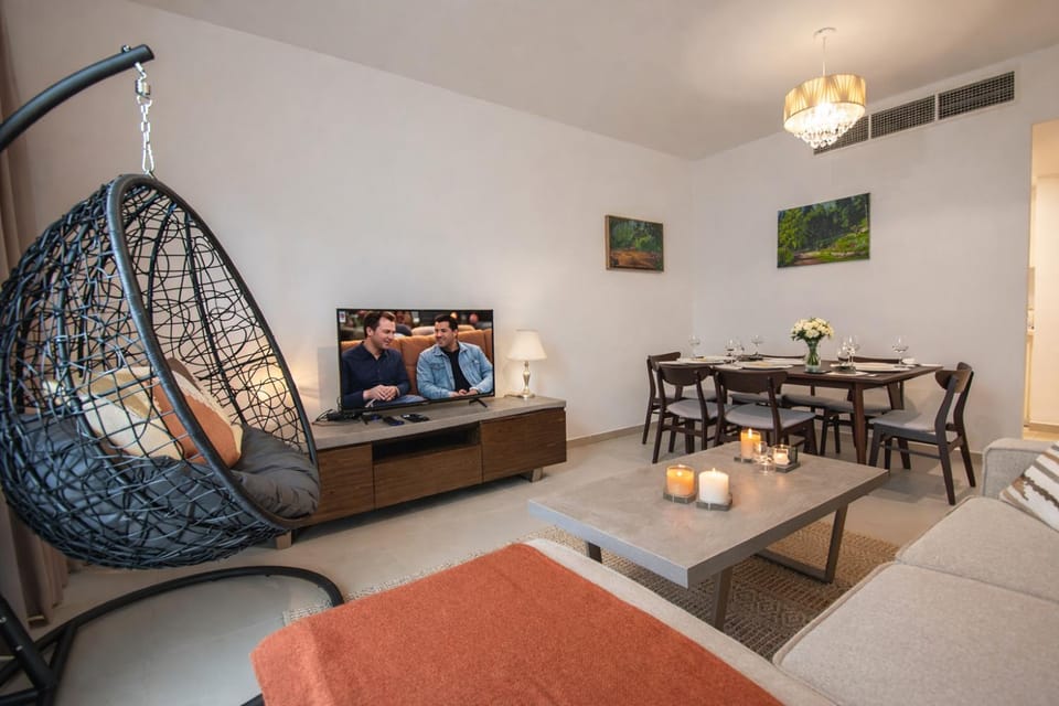 TV and multimedia, Seating area, Dining area