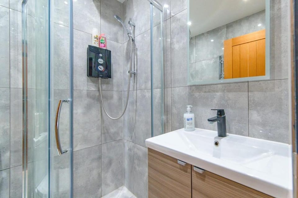 Bloomsaway Seafront Two Bedroom BN112SHP01 Apartment in Brighton