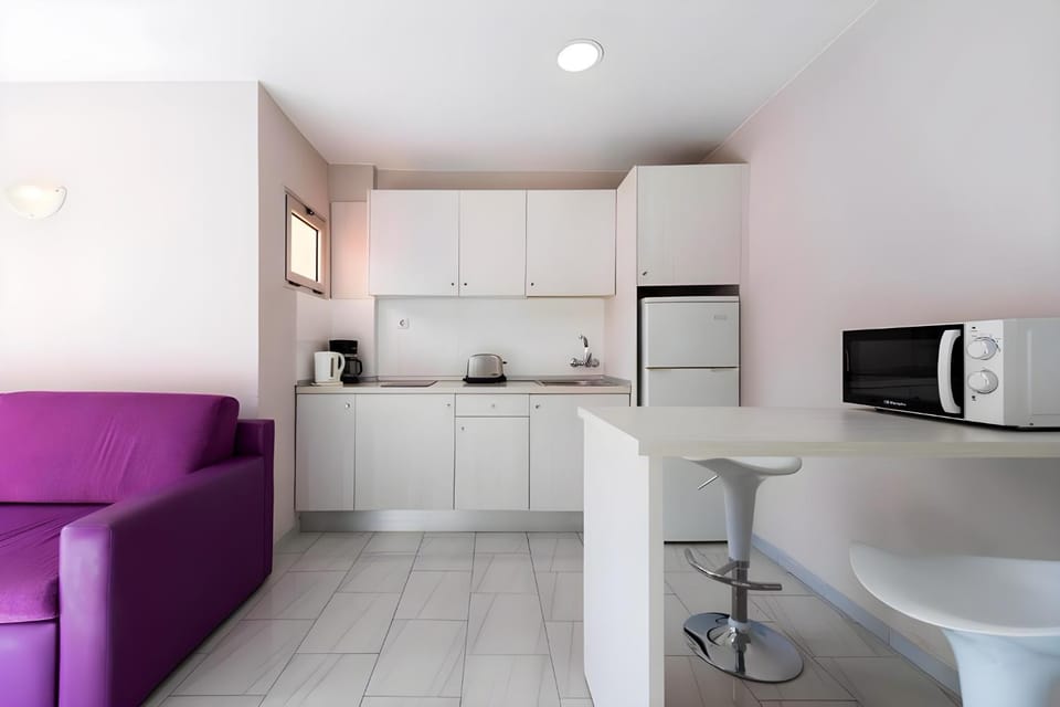 Kitchen or kitchenette, kitchen