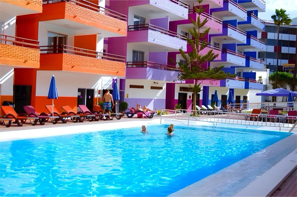 Property building, Swimming pool, Swimming pool, sunbed