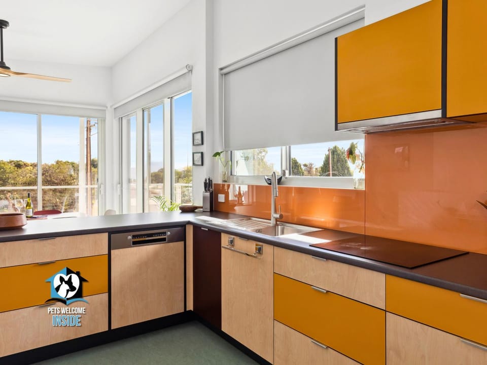 Kitchen or kitchenette, pet friendly, stove