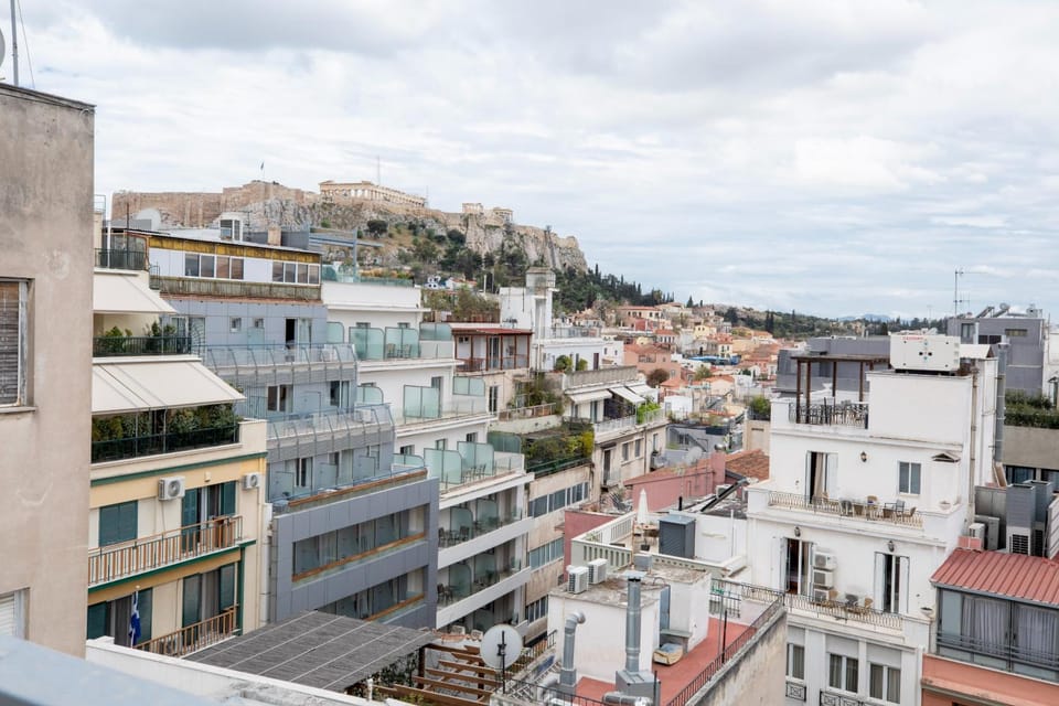 Property building, Day, Neighbourhood, City view, Location
