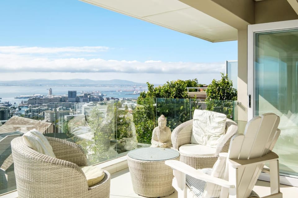 View (from property/room), Balcony/Terrace, Seating area, City view, Sea view