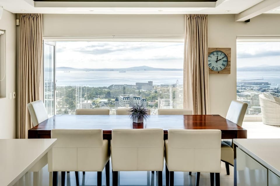 Seating area, Dining area, Sea view