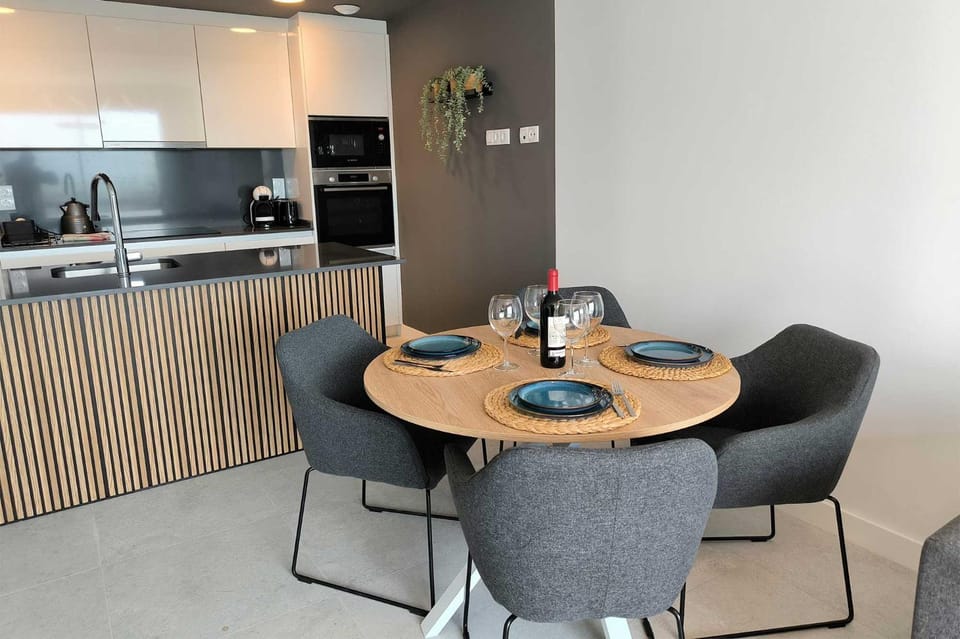 Kitchen or kitchenette, Dining area, stove