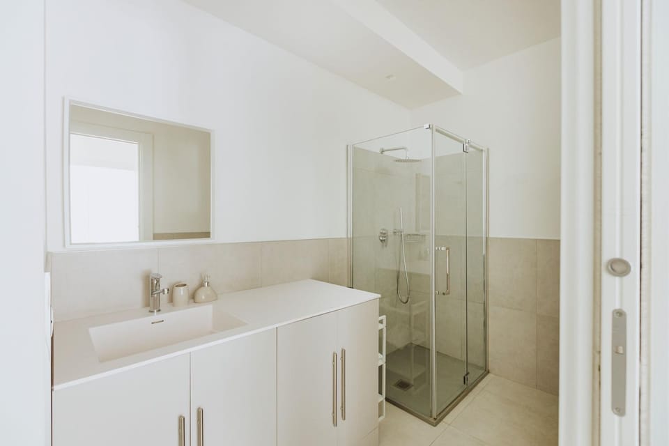 Shower, Bathroom, washing machine