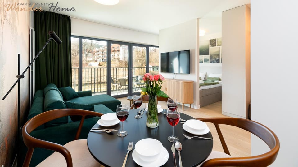TV and multimedia, Kitchen or kitchenette, Living room, Seating area, Dining area