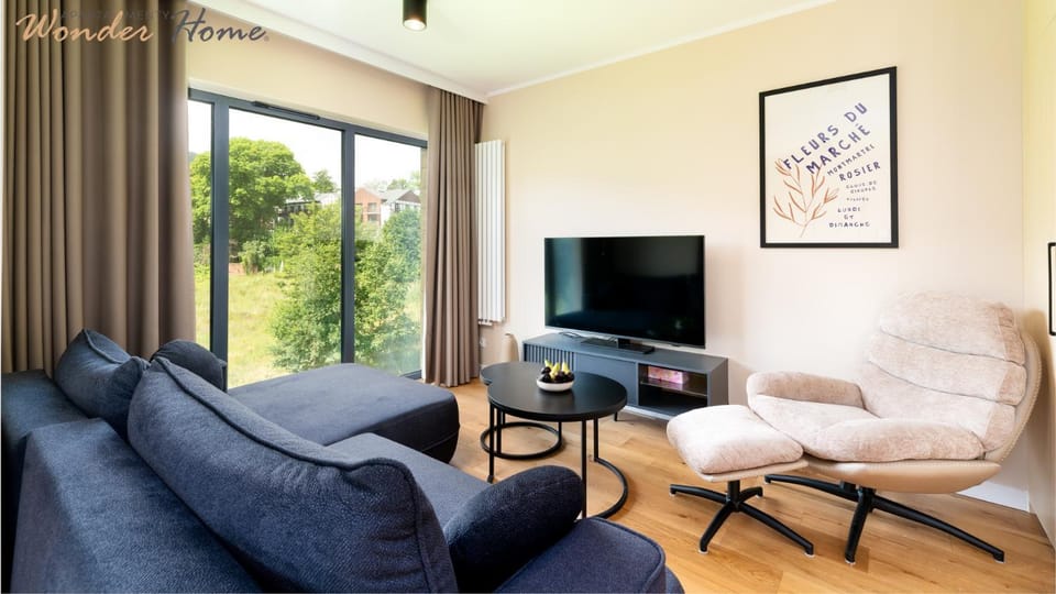 TV and multimedia, Living room, Seating area, Evening entertainment