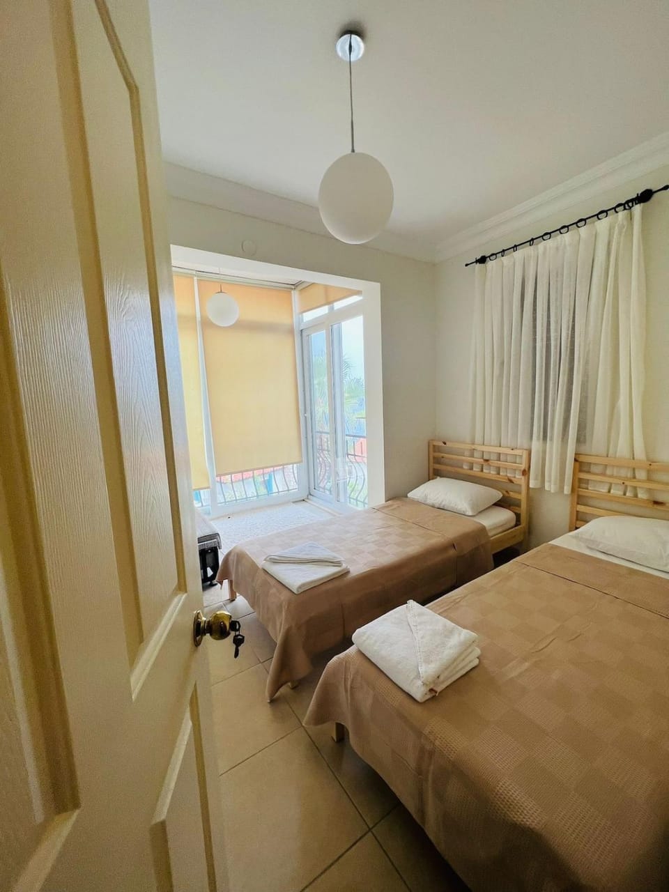 Bed, Photo of the whole room, Bedroom, towels