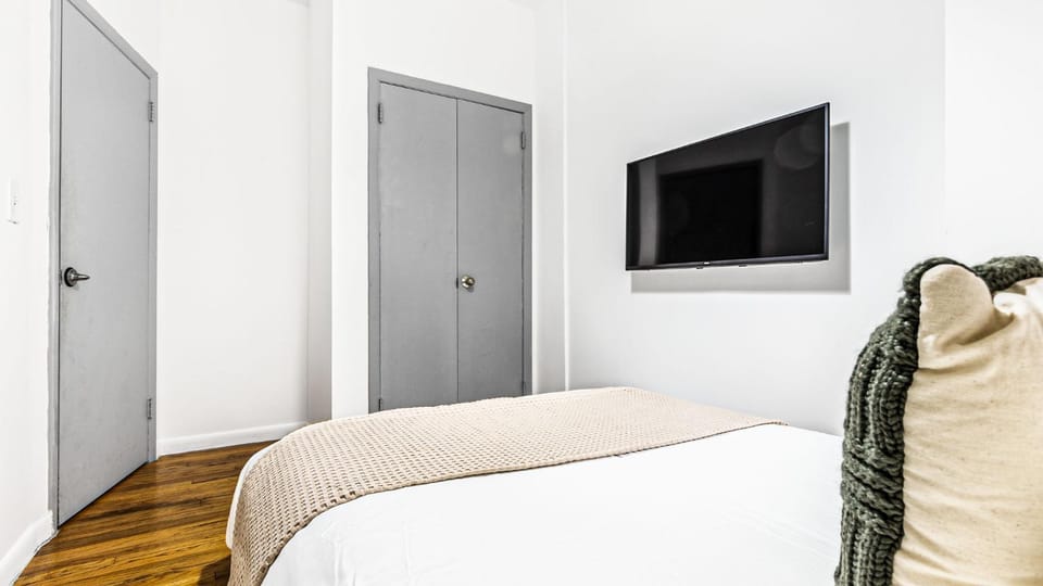 TV and multimedia, Bedroom, wardrobe