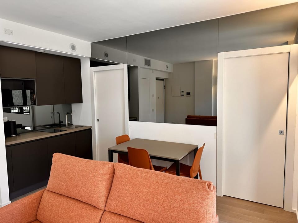Kitchen or kitchenette, Living room, Seating area, Dining area, kitchen