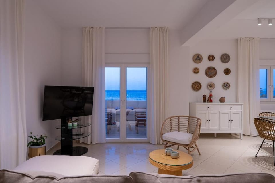 Beachfront Elegance for families by Coastal Key Apartment in Crete