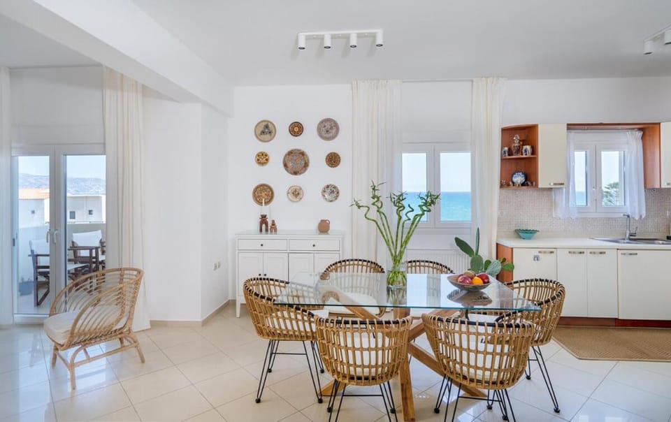 Beachfront Elegance for families by Coastal Key Apartment in Crete