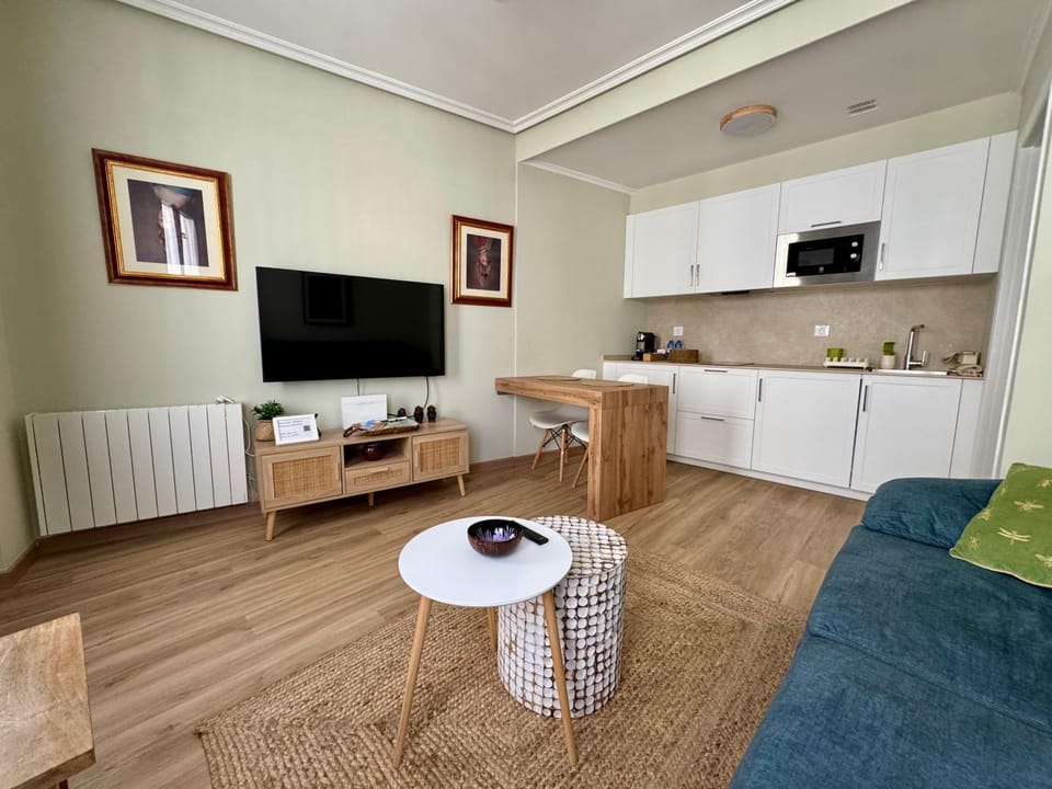 Communal lounge/ TV room, TV and multimedia, Kitchen or kitchenette, Living room