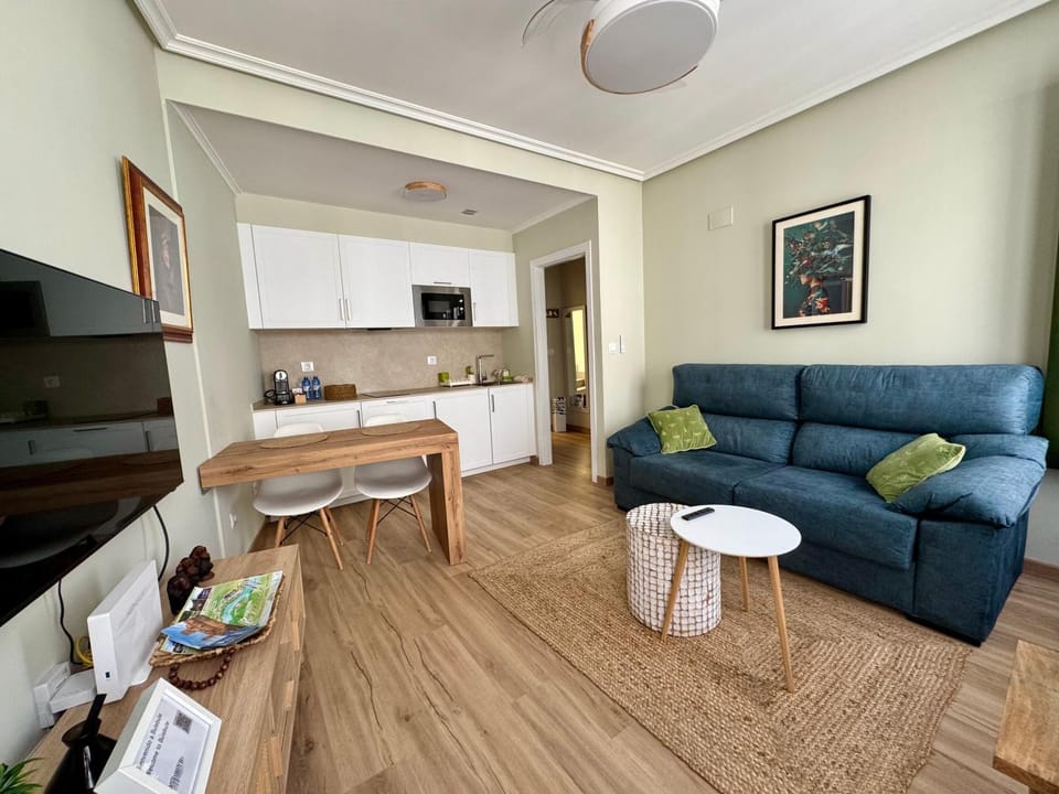 TV and multimedia, Kitchen or kitchenette, Living room, Seating area